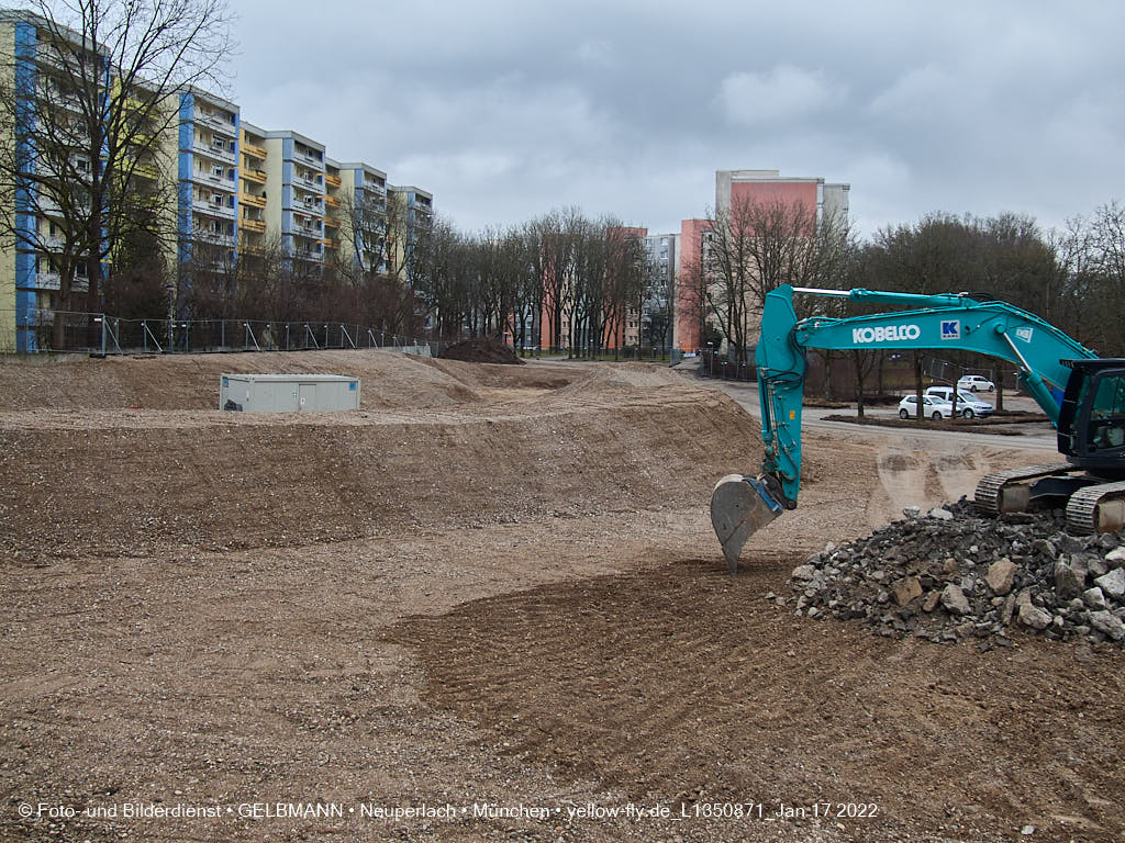 14.01.2022 - Abrissbaustelle Quiddezentrum in Neuperlach 14.01.2022 - Abrissbaustelle Quiddezentrum in Neuperlach