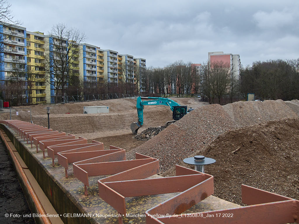 14.01.2022 - Abrissbaustelle Quiddezentrum in Neuperlach 14.01.2022 - Abrissbaustelle Quiddezentrum in Neuperlach