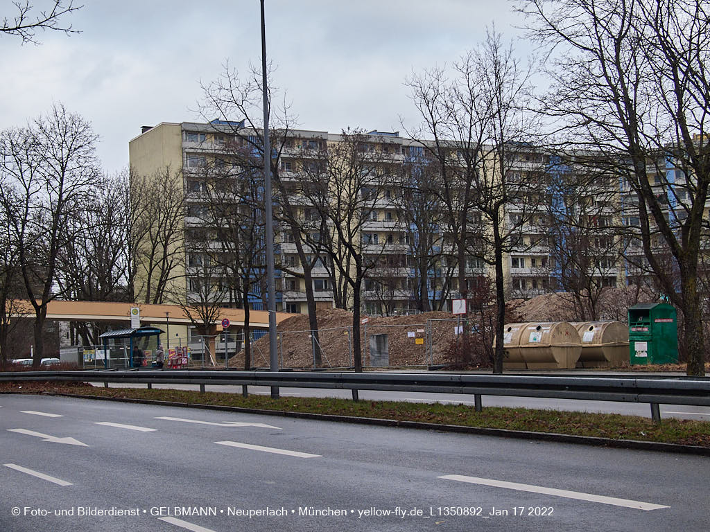 14.01.2022 - Abrissbaustelle Quiddezentrum in Neuperlach 14.01.2022 - Abrissbaustelle Quiddezentrum in Neuperlach