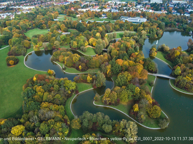 13.10.2022 - der Ostpark mit Biergarten und See in Neuperlach