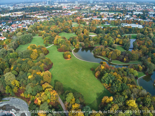 13.10.2022 - der Ostpark mit Biergarten und See in Neuperlach