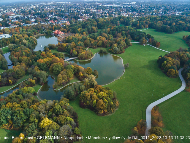13.10.2022 - der Ostpark mit Biergarten und See in Neuperlach