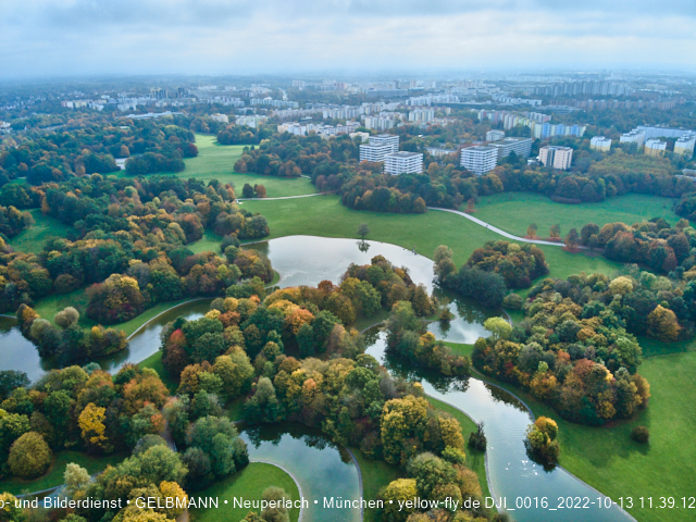 13.10.2022 - der Ostpark mit Biergarten und See in Neuperlach
