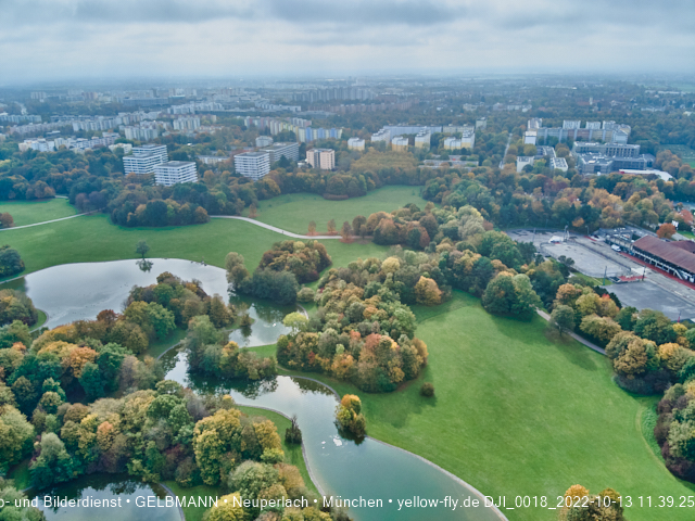 13.10.2022 - der Ostpark mit Biergarten und See in Neuperlach