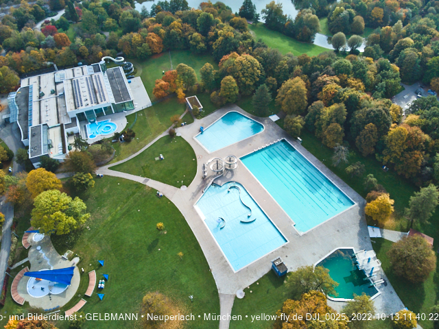 13.10.2022 - der Ostpark mit Biergarten und See in Neuperlach