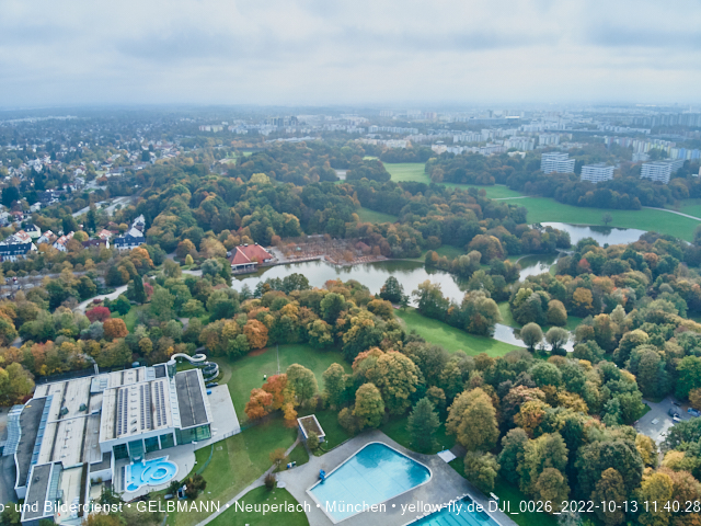 13.10.2022 - der Ostpark mit Biergarten und See in Neuperlach