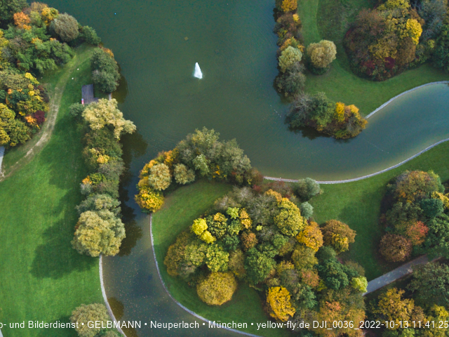 13.10.2022 - der Ostpark mit Biergarten und See in Neuperlach