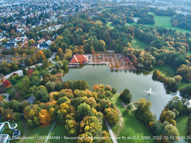 13.10.2022 - der Ostpark mit Biergarten und See in Neuperlach