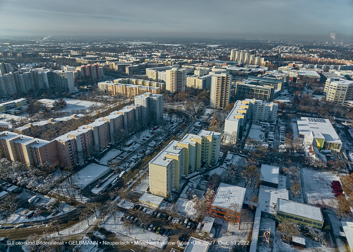 13.12.2022 - Perlach-Plaza mit Neuperlach Zentrum und Umgebung