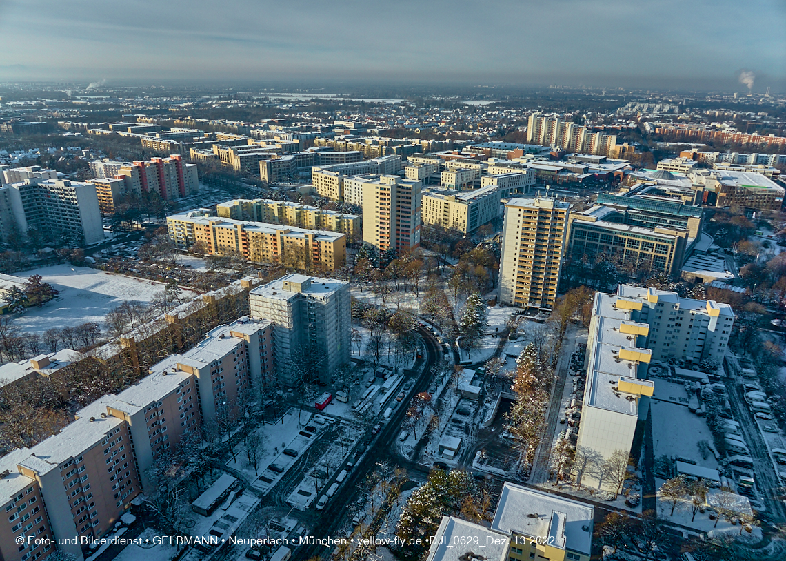 13.12.2022 - Perlach-Plaza mit Neuperlach Zentrum und Umgebung