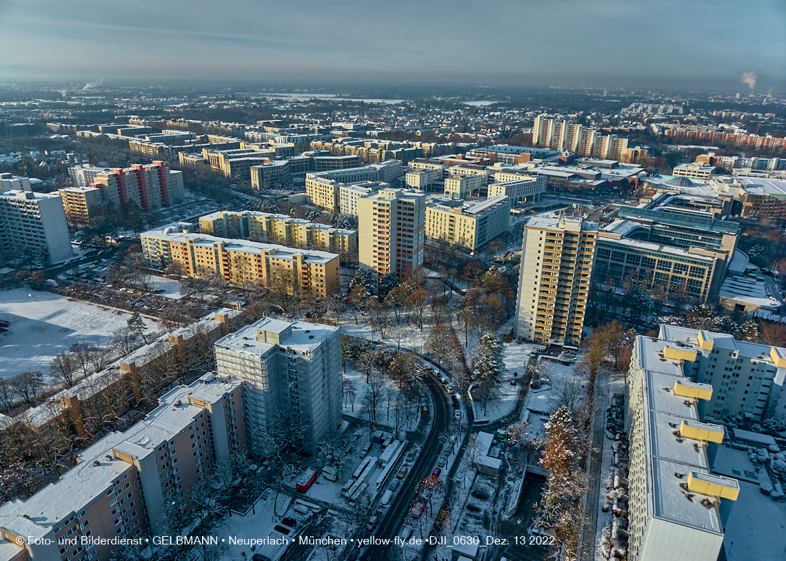 13.12.2022 - Perlach-Plaza mit Neuperlach Zentrum und Umgebung