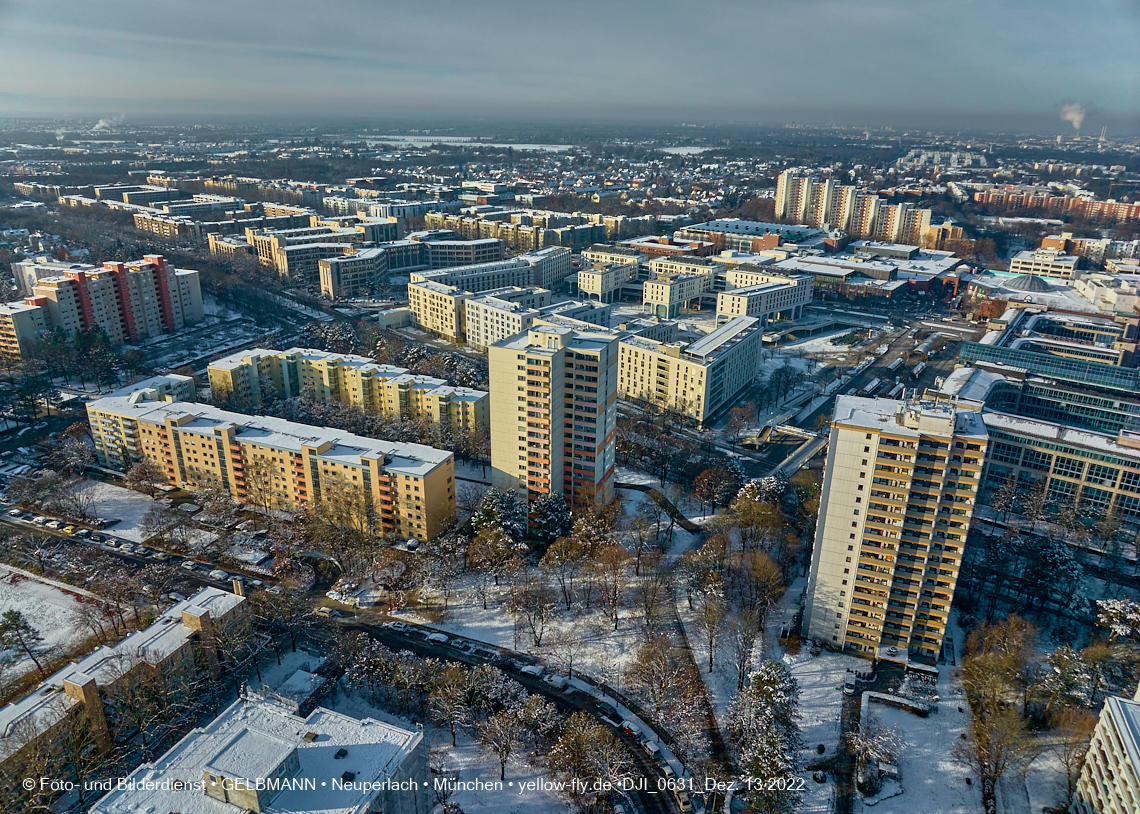 13.12.2022 - Perlach-Plaza mit Neuperlach Zentrum und Umgebung