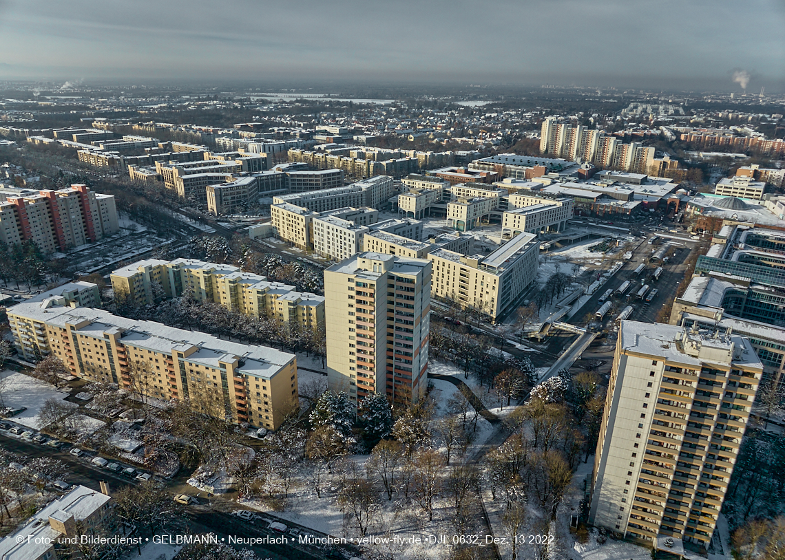 13.12.2022 - Perlach-Plaza mit Neuperlach Zentrum und Umgebung