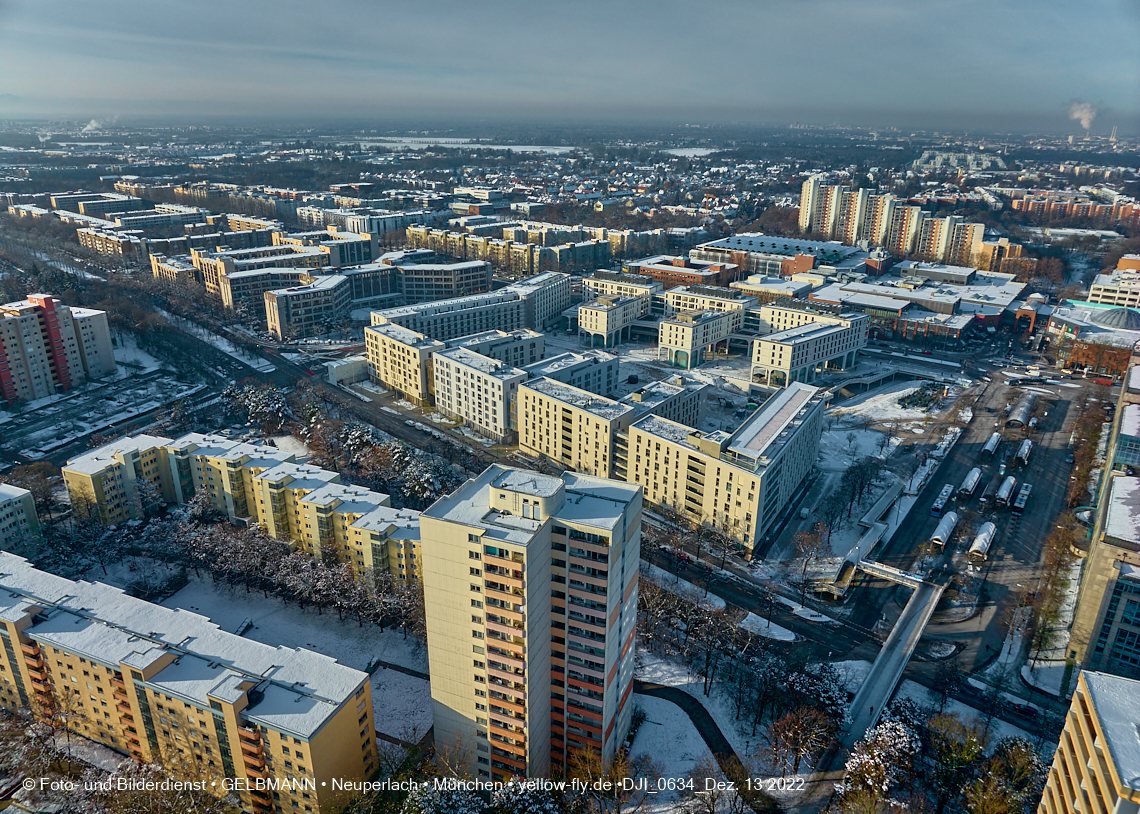 13.12.2022 - Perlach-Plaza mit Neuperlach Zentrum und Umgebung