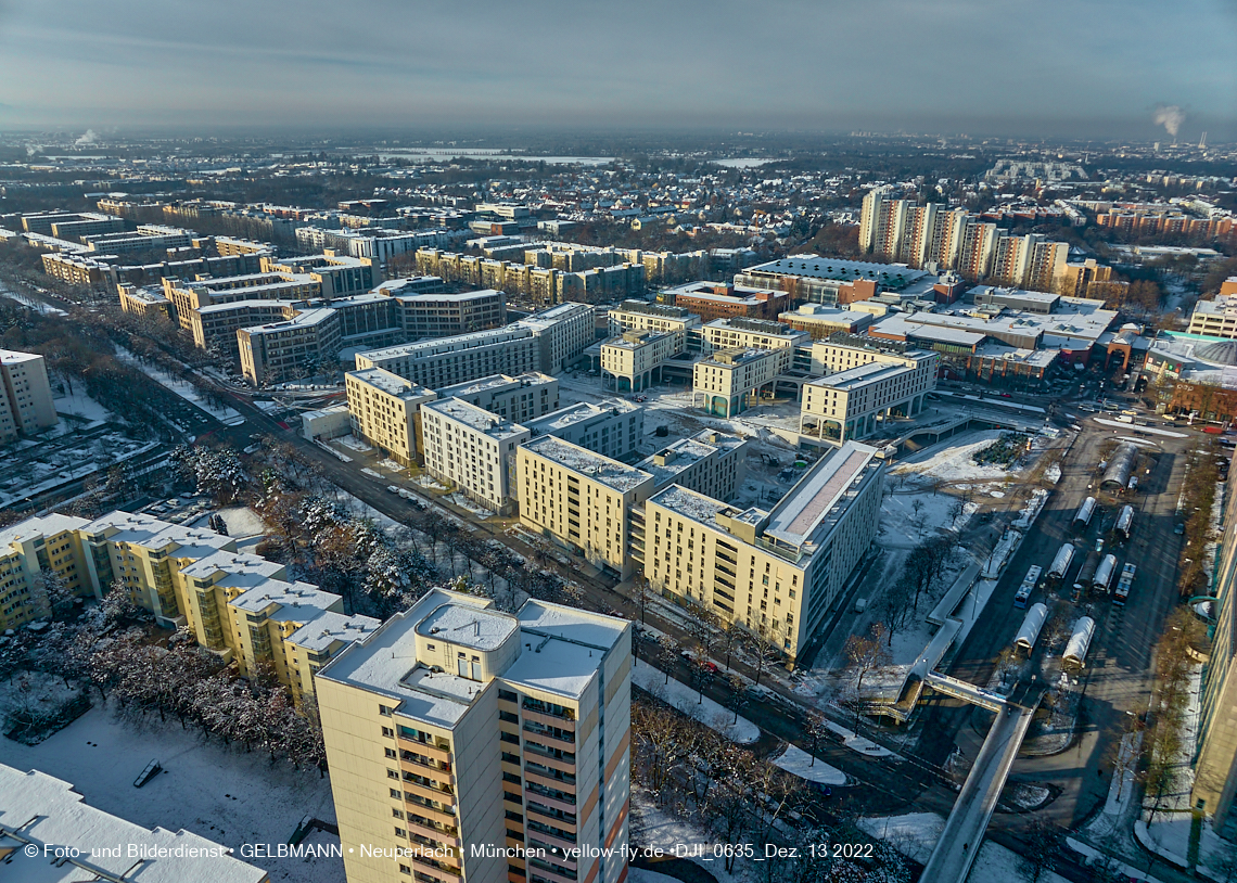 13.12.2022 - Perlach-Plaza mit Neuperlach Zentrum und Umgebung