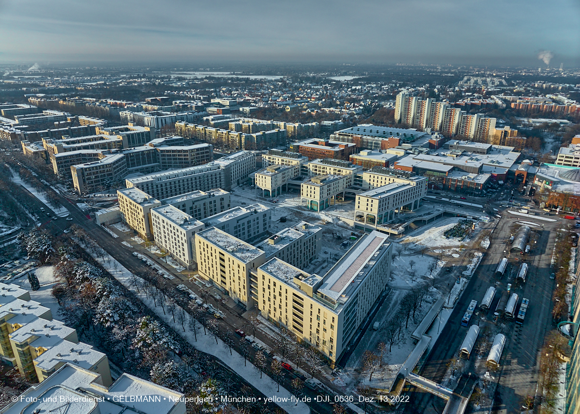 13.12.2022 - Perlach-Plaza mit Neuperlach Zentrum und Umgebung