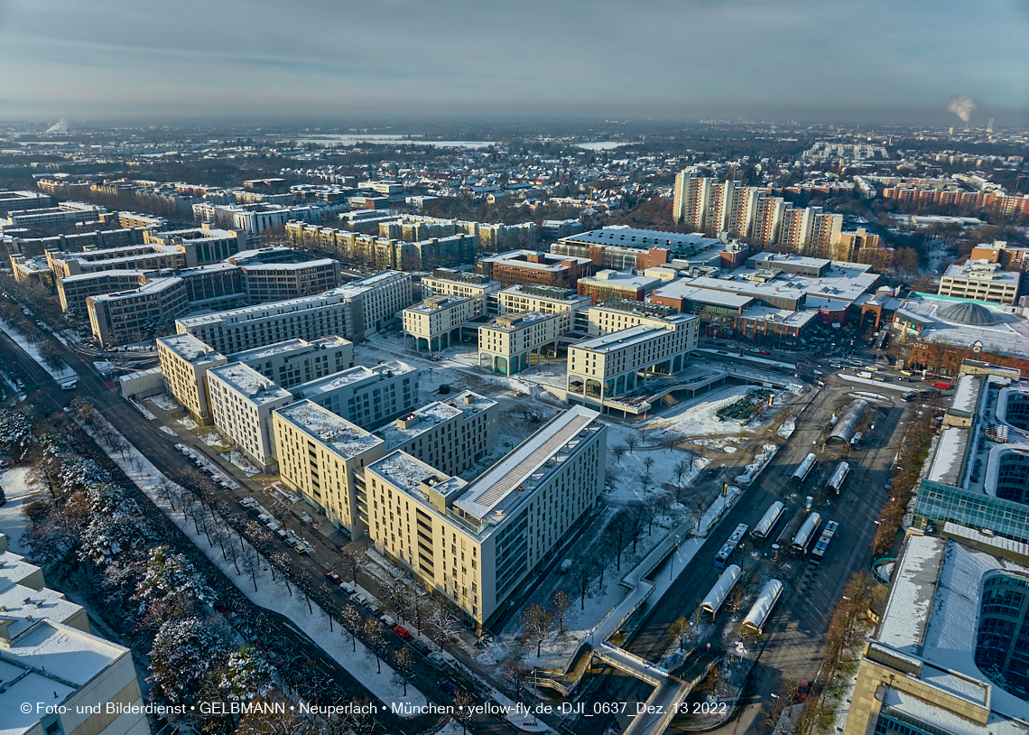 13.12.2022 - Perlach-Plaza mit Neuperlach Zentrum und Umgebung