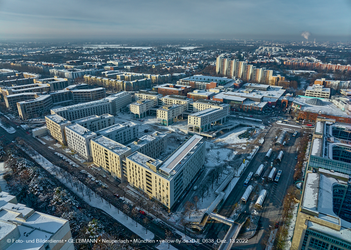 13.12.2022 - Perlach-Plaza mit Neuperlach Zentrum und Umgebung