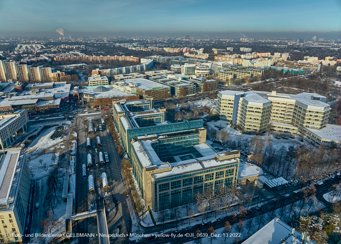 13.12.2022 - Perlach-Plaza mit Neuperlach Zentrum und Umgebung