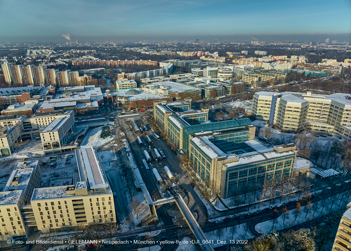 13.12.2022 - Perlach-Plaza mit Neuperlach Zentrum und Umgebung