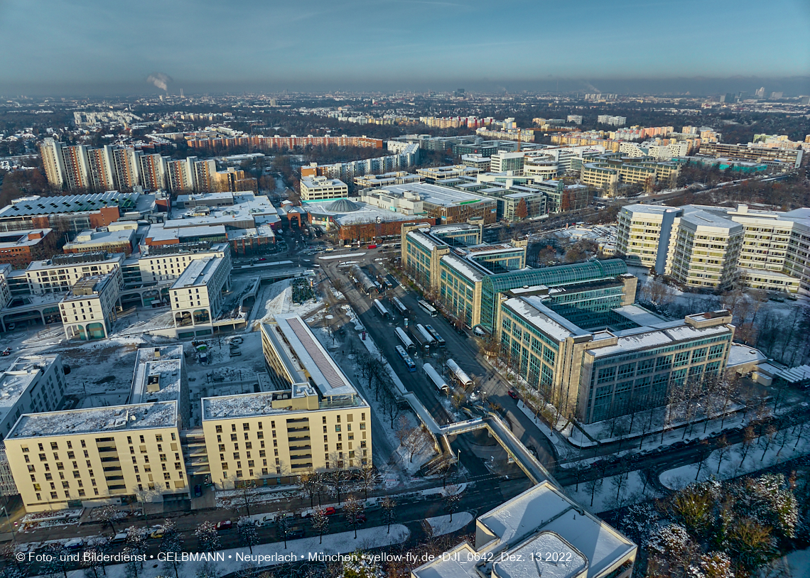 13.12.2022 - Perlach-Plaza mit Neuperlach Zentrum und Umgebung