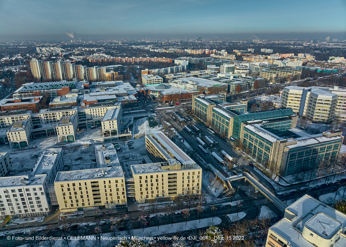 13.12.2022 - Perlach-Plaza mit Neuperlach Zentrum und Umgebung