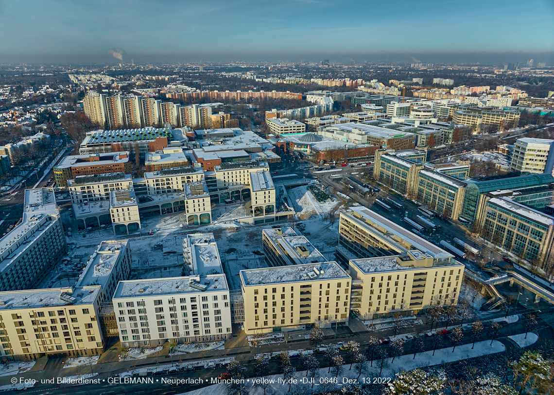 13.12.2022 - Perlach-Plaza mit Neuperlach Zentrum und Umgebung