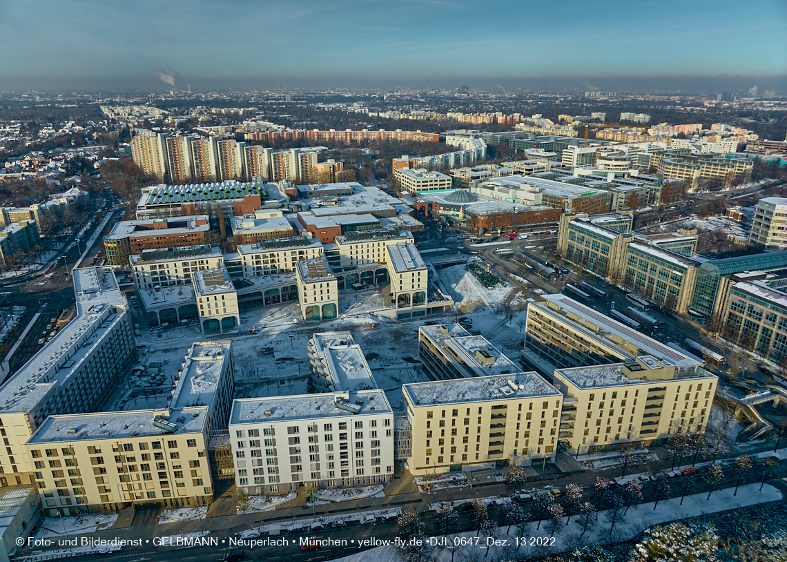 13.12.2022 - Perlach-Plaza mit Neuperlach Zentrum und Umgebung