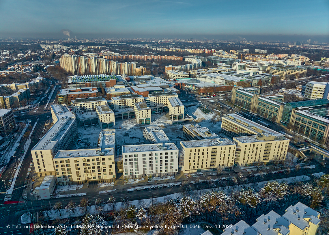 13.12.2022 - Perlach-Plaza mit Neuperlach Zentrum und Umgebung