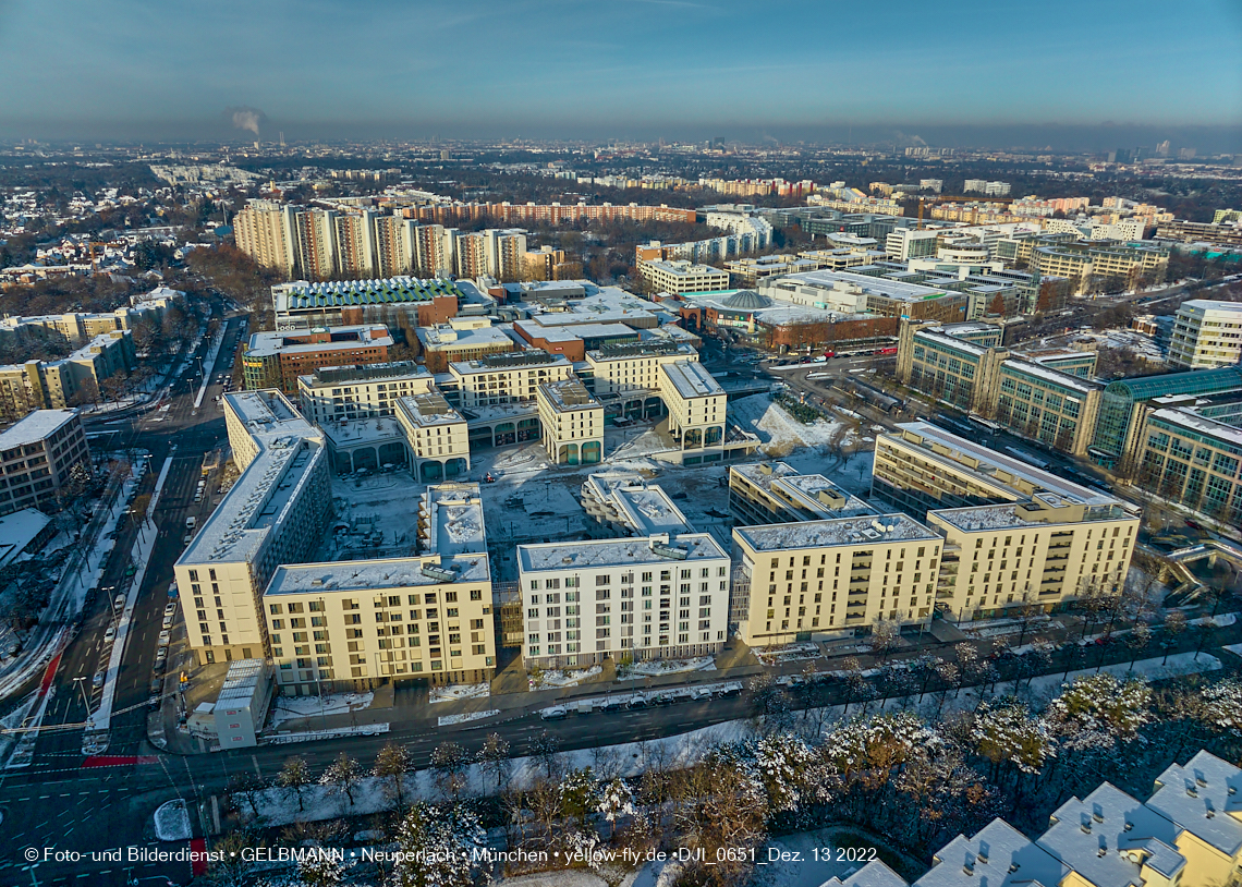 13.12.2022 - Perlach-Plaza mit Neuperlach Zentrum und Umgebung