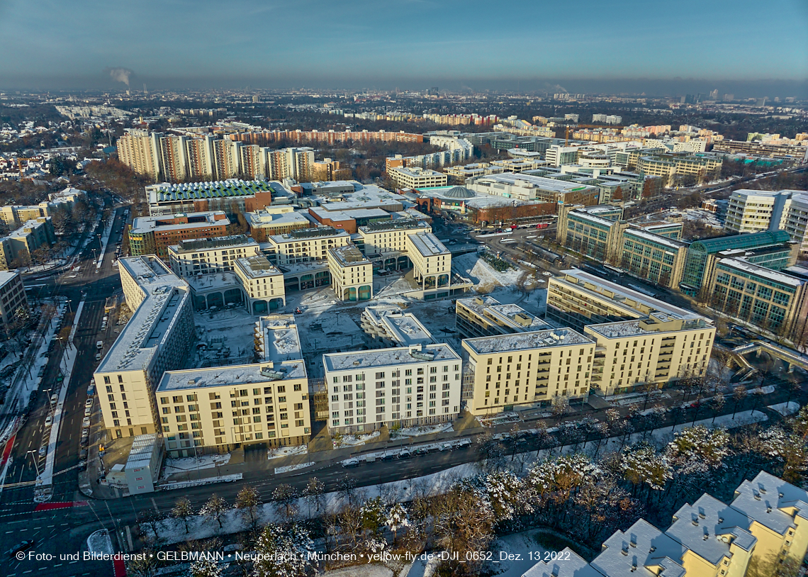 13.12.2022 - Perlach-Plaza mit Neuperlach Zentrum und Umgebung