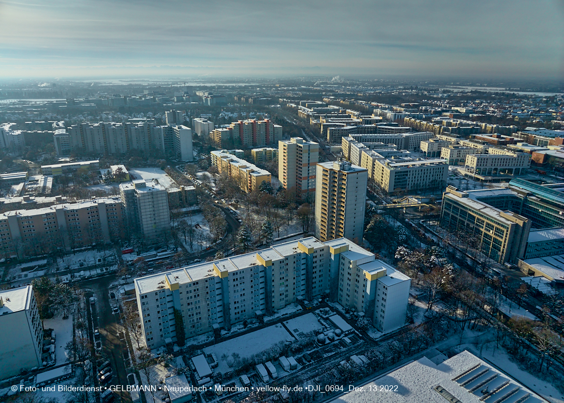 13.12.2022 - Perlach-Plaza mit Neuperlach Zentrum und Umgebung