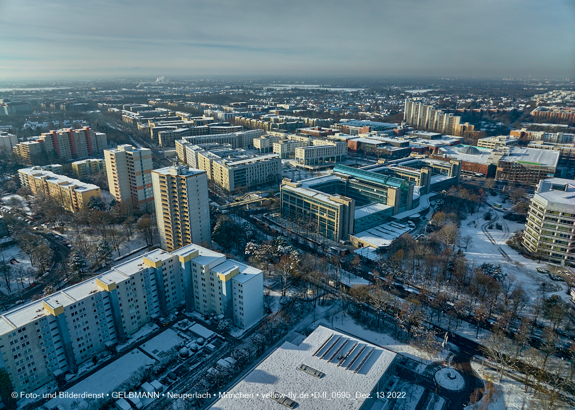 13.12.2022 - Perlach-Plaza mit Neuperlach Zentrum und Umgebung