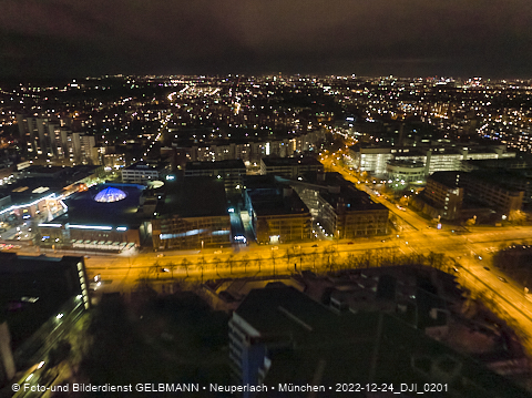 24.12.2022 - PerlachPlaza und Neue Mitte bei Nacht aus der Luft