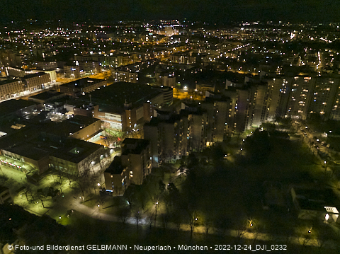 24.12.2022 - PerlachPlaza und Neue Mitte bei Nacht aus der Luft