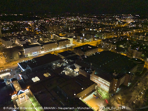 24.12.2022 - PerlachPlaza und Neue Mitte bei Nacht aus der Luft