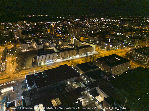 24.12.2022 - PerlachPlaza und Neue Mitte bei Nacht aus der Luft