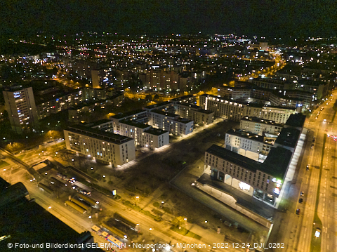 24.12.2022 - PerlachPlaza und Neue Mitte bei Nacht aus der Luft