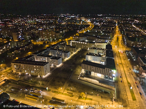 24.12.2022 - PerlachPlaza und Neue Mitte bei Nacht aus der Luft