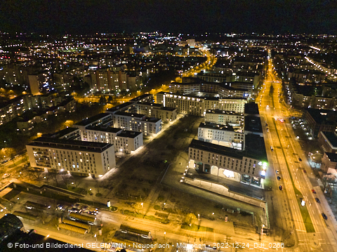 24.12.2022 - PerlachPlaza und Neue Mitte bei Nacht aus der Luft