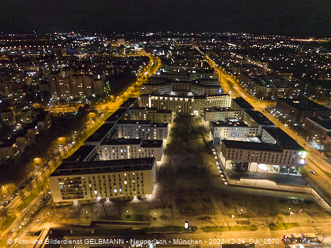 24.12.2022 - PerlachPlaza und Neue Mitte bei Nacht aus der Luft