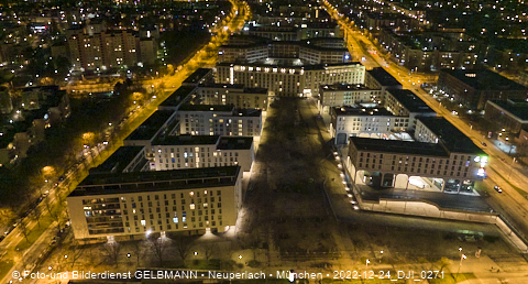 24.12.2022 - PerlachPlaza und Neue Mitte bei Nacht aus der Luft