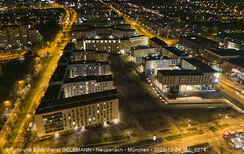 24.12.2022 - PerlachPlaza und Neue Mitte bei Nacht aus der Luft
