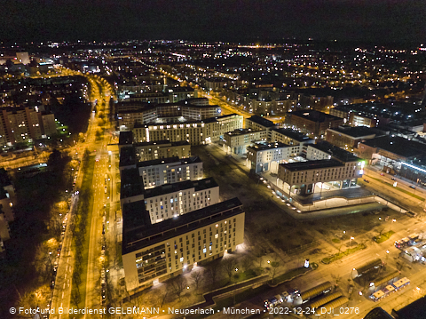 24.12.2022 - PerlachPlaza und Neue Mitte bei Nacht aus der Luft