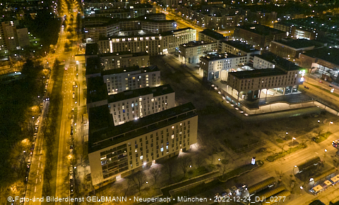 24.12.2022 - PerlachPlaza und Neue Mitte bei Nacht aus der Luft