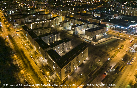 24.12.2022 - PerlachPlaza und Neue Mitte bei Nacht aus der Luft