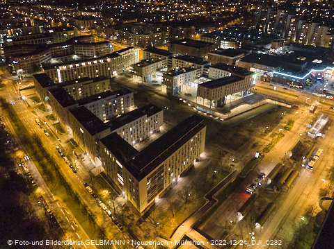 24.12.2022 - PerlachPlaza und Neue Mitte bei Nacht aus der Luft