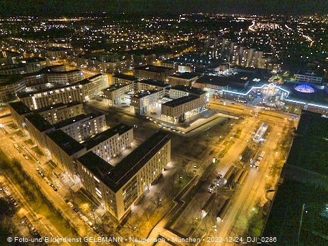 24.12.2022 - PerlachPlaza und Neue Mitte bei Nacht aus der Luft