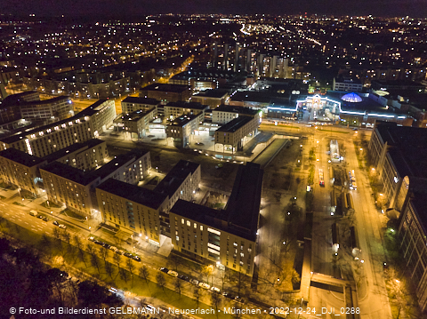24.12.2022 - PerlachPlaza und Neue Mitte bei Nacht aus der Luft