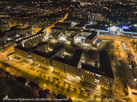 24.12.2022 - PerlachPlaza und Neue Mitte bei Nacht aus der Luft